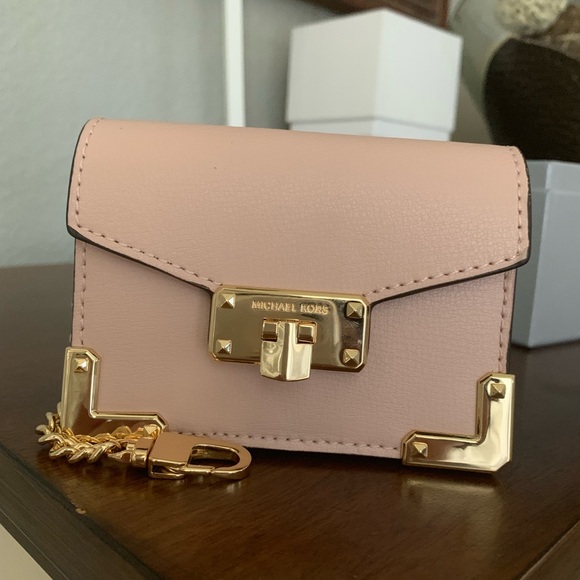 Michael Kors Handbags - 💖fancy beautiful MK cardholder